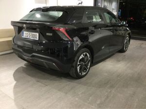 MG 4 SE - 64kW - Long Range - - Image 2