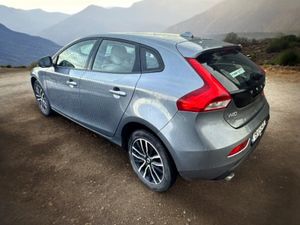 2019 Volvo V40 D3 (150hp) Momentum Automatic - Image 2