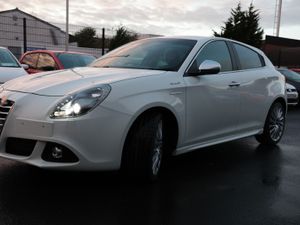 ALFA ROMEO 2015 PEARL WHITE - Image 3