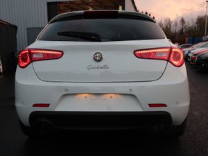 ALFA ROMEO 2015 PEARL WHITE - Image 4