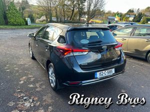 Toyota Auris 1.8 HYBRID LUNA 4DR AUTO - Image 4