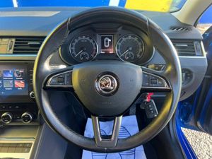 Skoda Octavia 1.6 CR // PARKING SENSORS // SAT NAV - Image 4