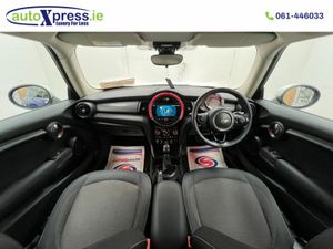 Mini Cooper 1.5 Automatic, Reversing camera - Image 2
