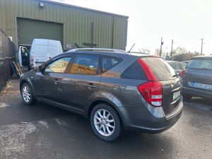 Kia Ceed 2010 Estat  Manual Diesel Stop/Start - Image 4