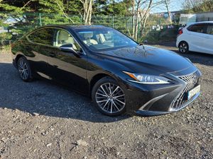 Lexus ES 2023 Hybrid Automatic One Owner - Image 3