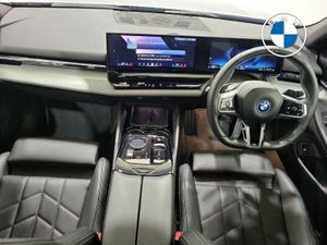 BMW 5-Series 530e M Sport Saloon - Image 4