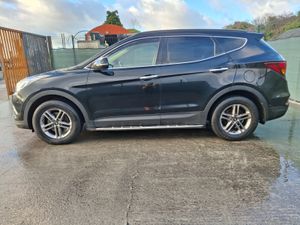 *2018 Hyundai Santa FE  7 Seater  4x4 - Image 2