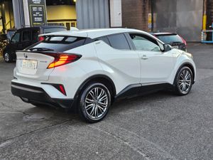 221 Toyota C-HR1.8  Hybrid SOL - Image 3