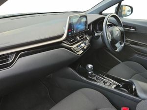 Toyota C-HR 1.8 HYBRID SPORT - Image 4