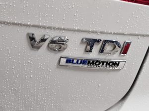 15 VOLKSWAGEN TOUAREG R-LINE 5 SEATER - Image 2