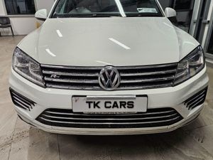 15 VOLKSWAGEN TOUAREG R-LINE 5 SEATER - Image 4