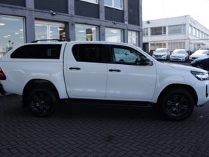 Toyota Hilux 2.4 D-4D ICON EDITION  DOUBLE CAB AUT - Image 3