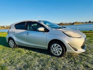 Toyota Aqua DAA-NHP10 - Image 2