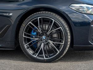 BMW 5-Series 530E M SPORT *TECH PACK + COMFORT PAC - Image 4