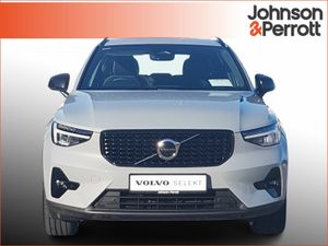 Volvo XC40 2.0 B3 163bhp MHEV Plus Dark - Image 4