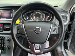 Volvo V40 D4 DYNAMIC EDITION 2.0 D // HEATED SEATS - Image 4