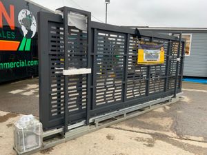 16ft x 6ft ELECTRIC SLIDING ENTRANCE GATE....3998. - Image 2