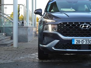 Hyundai Santa Fe 1.6 PHEV 4WD Executive Plus Auto - Image 4