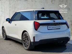 Mini Cooper Cooper SE - Image 3