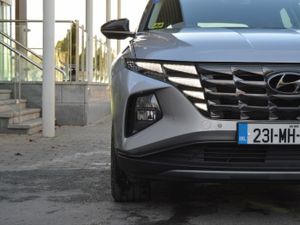 Hyundai Tucson Executive Plus HEV Auto, low mileag - Image 3