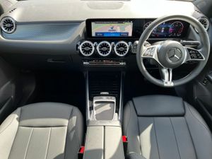 Mercedes-Benz GLA 180D Progressive Line Plus *Fold - Image 4