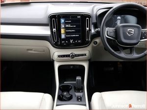Volvo XC40 D4 190bhp AWD Momentum Auto (Apple Car - Image 3