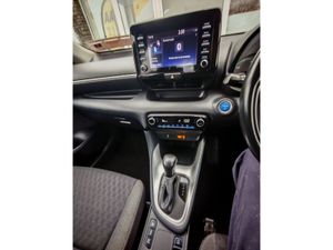 TOYOTA YARIS HYBRID LUNA AUTO 4DR - Image 2