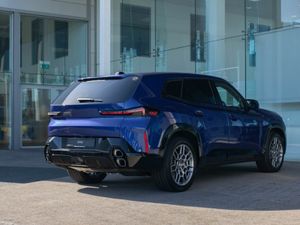 BMW XM 50e - Image 2