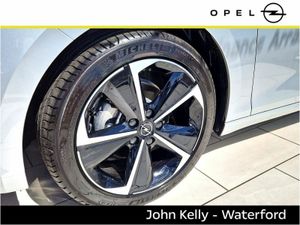 Opel Astra ELEGANCE 1.2 PETROL - Image 4