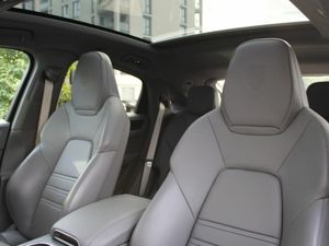 Porsche Cayenne E-Hybrid Coupe Platinum Edition - Image 4