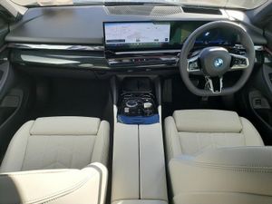 BMW 5-Series 530e M Sport - Image 4