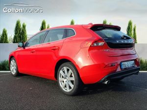Volvo V40 D4 SE Auto - Image 2