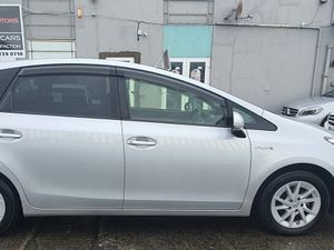 Toyota Prius / Alpha 5 Seater - Image 4