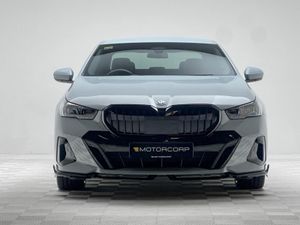 BMW 5-Series 530E M SPORT - Image 2