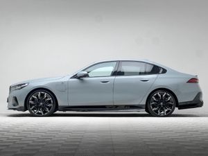 BMW 5-Series 530E M SPORT - Image 4
