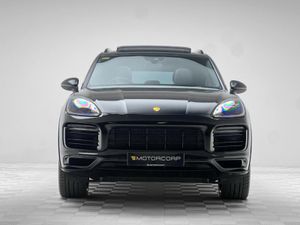 Porsche Cayenne PLATINUM EDITION 3.0 V6 *HUGE SPEC - Image 2