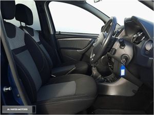 Dacia Duster **LOW MILEAGE**1.5 DCi 110 SIGNATURE - Image 4
