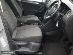 Volkswagen Tiguan **1 OWNER**2.0 TDI LIFE MODEL - Image 4