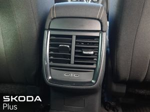 Skoda Kamiq **AUTOMATIC**STYLE SPEC**VELVET RED** - Image 4