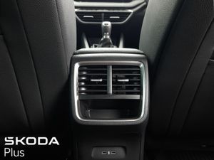 Skoda Octavia **PETROL COMBI**TOP SPEC - SELCTION - Image 4