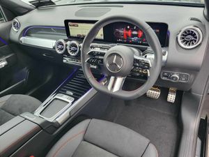 Mercedes-Benz GLB GLB200d AMG LINE PLUS AUTO *(7 S - Image 2