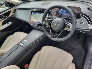 Mercedes-Benz E-Class E220d AVANTGARDE PLUS AUTO * - Image 2