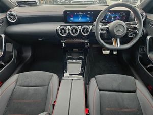 Mercedes-Benz CLA CLA180D  COUPE  AMG LINE,ADVANCE - Image 4