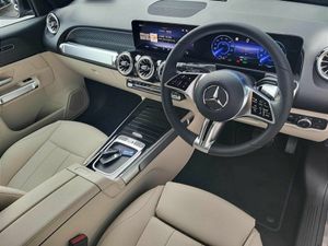 Mercedes-Benz EQB EQB250+ Progressive AUTO *(7 SEA - Image 2