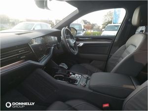 Volkswagen Touareg Diesel Estate Black Edition - Image 3