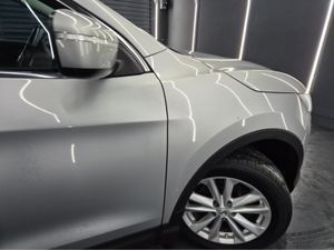 Nissan Qashqai 1.6 SV CVT SAFETY PK 4 4DR AUTO - Image 2