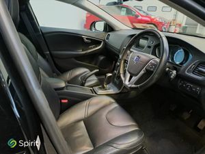 Volvo V40 D2  SE+Leather*Call John 0861913954 - Image 4