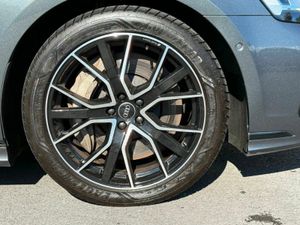 Audi A8 Audi Luxury / Plug in Hybrid / Glass Sunro - Image 4