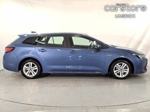 Toyota Corolla 1.8 Hybrid Aura Hatchback - Image 2