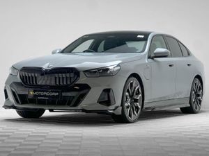 BMW 5-Series 530E M SPORT *PAN ROOF* - Image 3